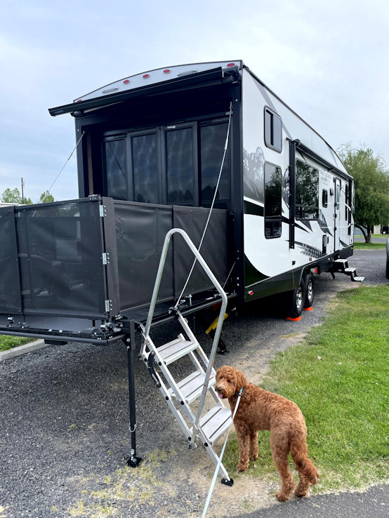 2022 Outdoors RV Mountain Trail 29TRX toy hauler