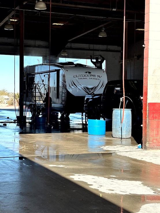 Outdoors RV Mountain Trail 29TRX toy hauler