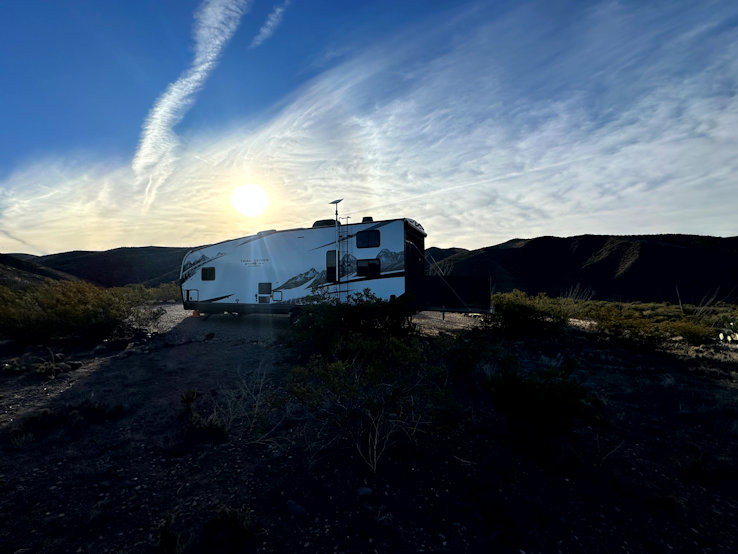 Outdoors RV Mountain Trail 29TRX toy hauler